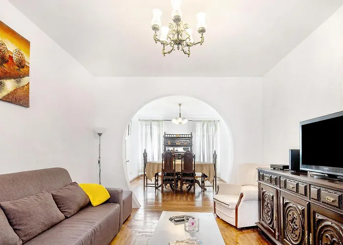 Casa Dona Isaura 蓬塔德尔加达